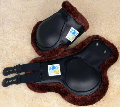 Horse Star Streichkappe FauxFur mit Knopfverschluss