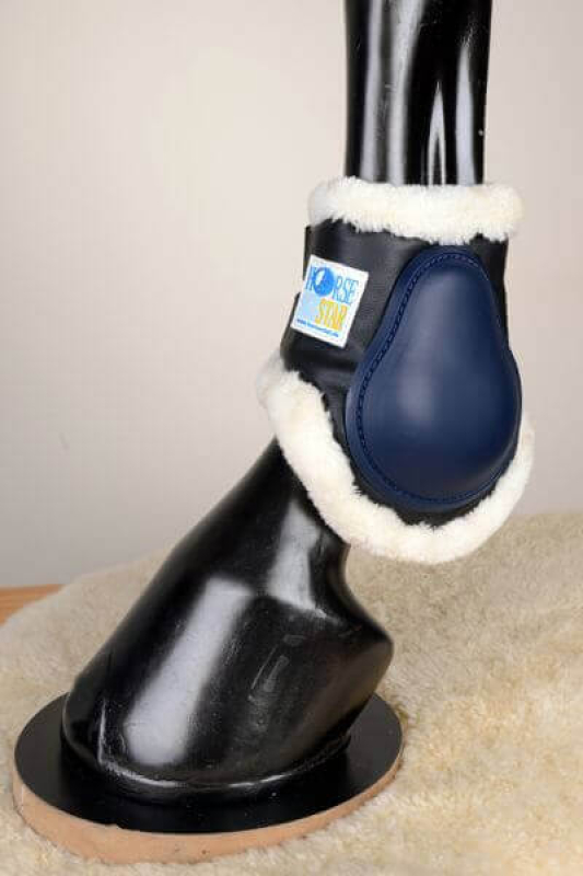 Horse Star Streichkappe FauxFur mit Knopfverschluss